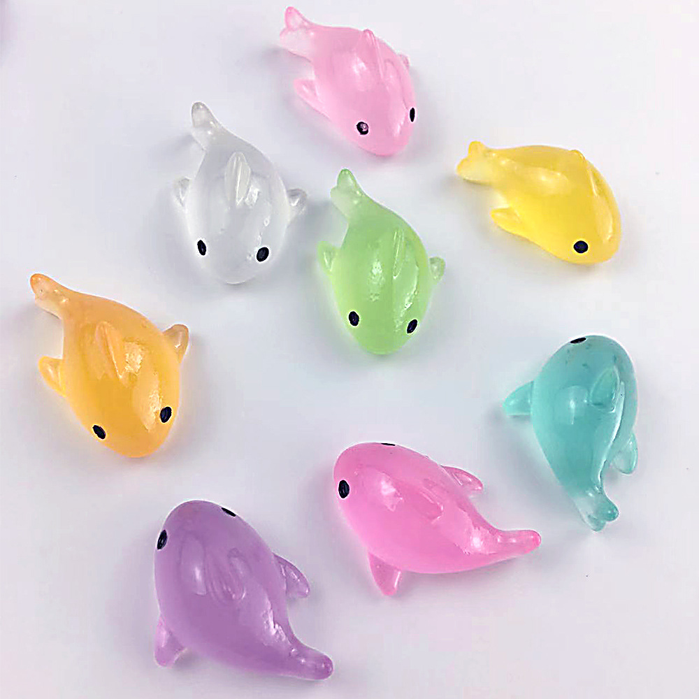 夜光迷你蓝鲸水族鱼缸宠物小动物奶油胶树脂diy饰品配件盲袋玩具