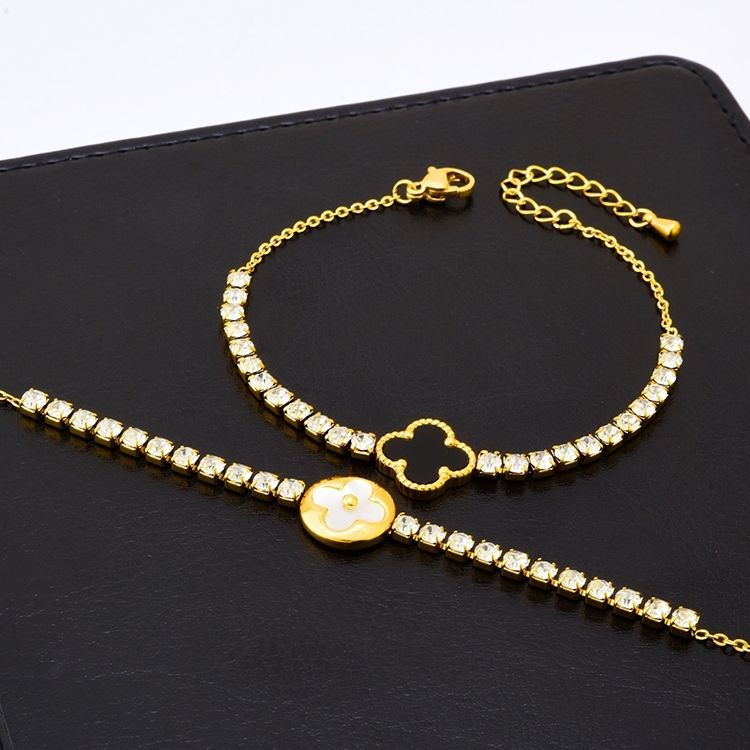 Retro Four Leaf Clover Round Titanium Steel Inlay Zircon Bracelets 1 Piece