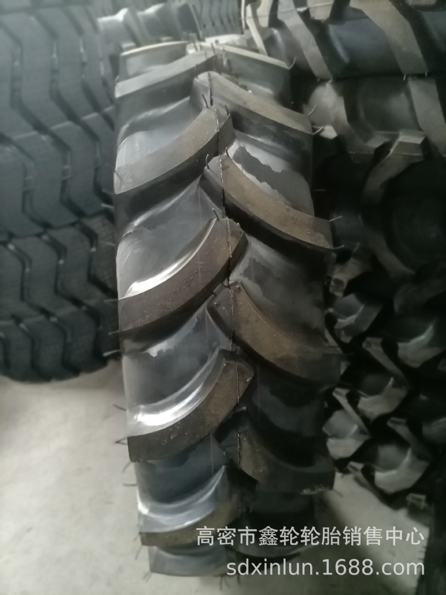 供应13.6/14.9/16.9/18.8/12.4-30-34-38-42-24-28拖拉机轮胎