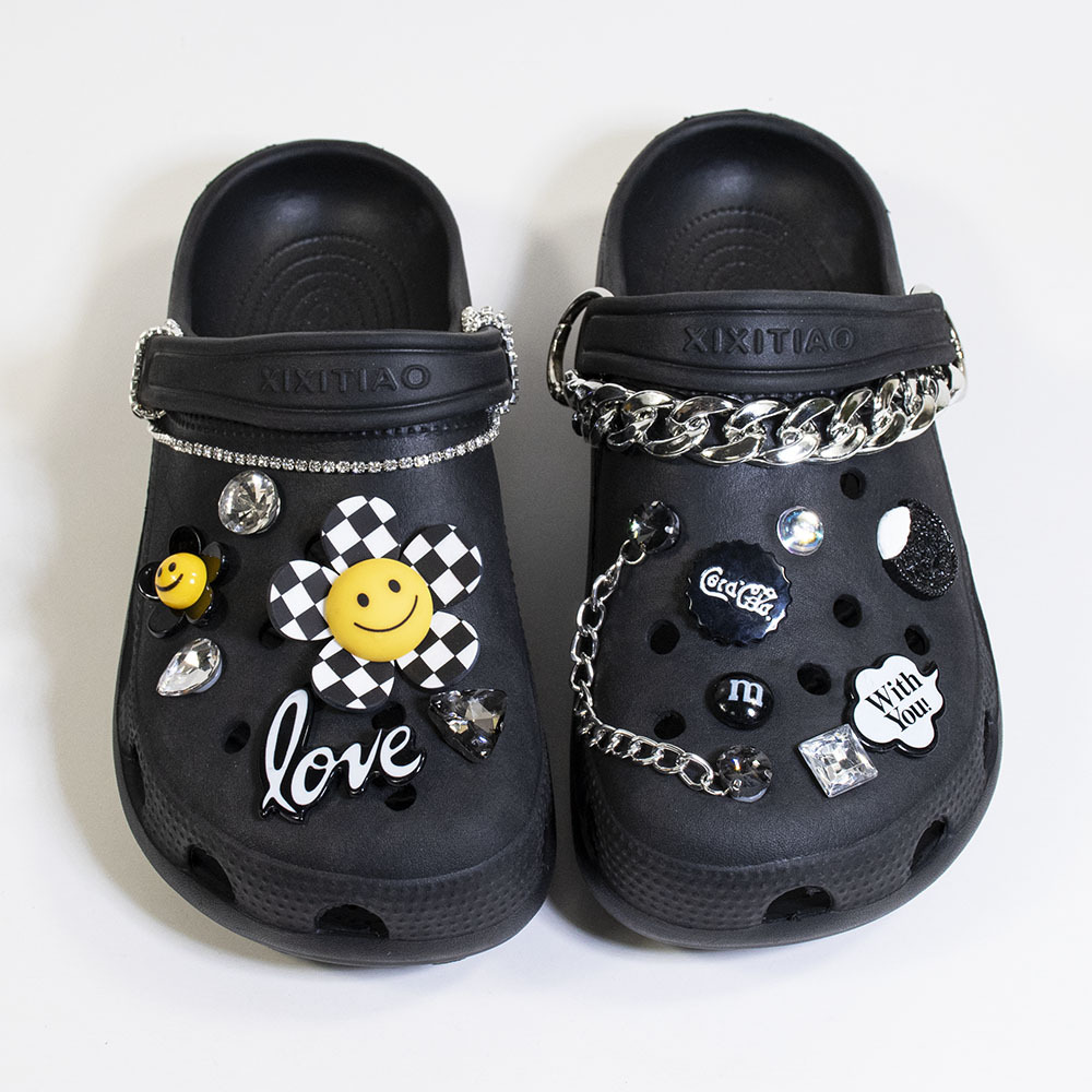 Nuevos zapatos de agujero accesorios de bricolaje lindo tablero de dibujos animados serie de flores de girasol zapato desmontable hebilla de zapato Cadena de zapatos