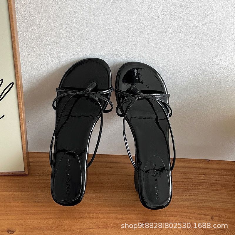 Cabeza cuadrada de fondo plano de diamante con zapatillas frías de dedo de dedos para mujeres de verano 2026 nuevas zapatillas de playa de fondo suave de hadas image 2