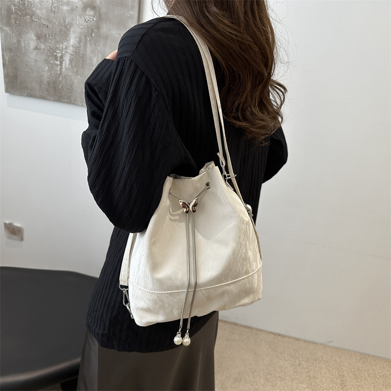 Butterfly texture bolso para mujeres 2024 verano nuevo hombro brazo bolso de cubo bolso de diseño sensación de mochila de viaje