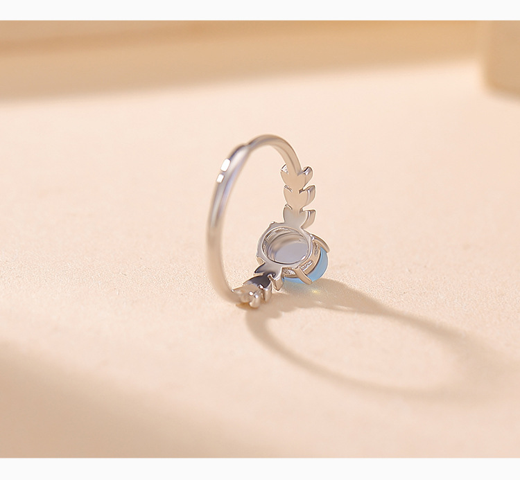 Nhẫn bạc S925 đính đá Aquamarine hình trứng mặt cắt tinh tế, kiểu mở điều chỉnh được — một mảnh chi tiết 3