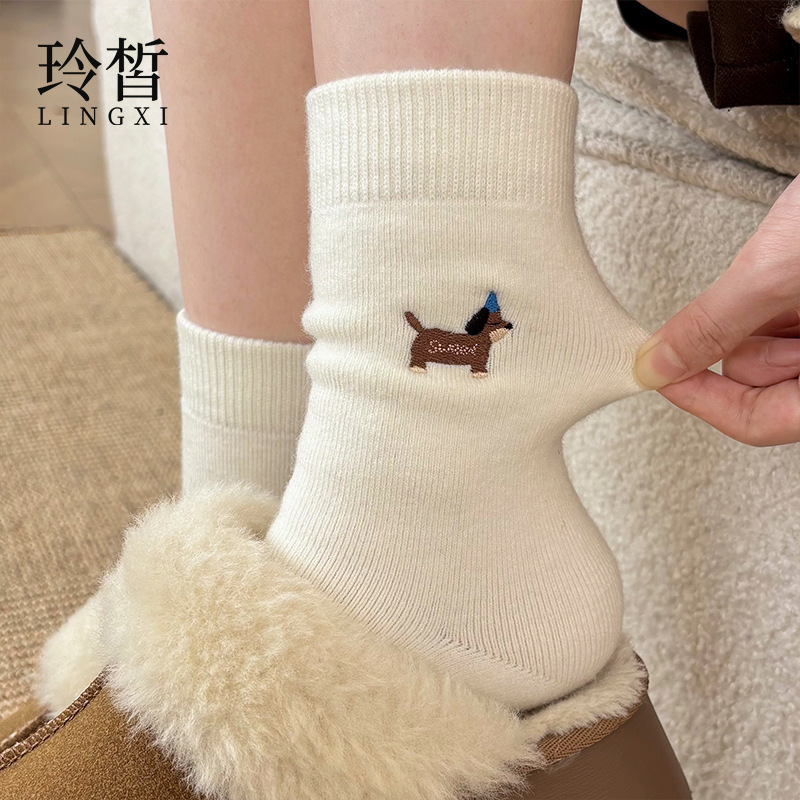 Winter Women's Thick Socks with Cute Cartoon Patterns, Women's Autumn and Winter Cashmere Mid-Calf Socks, Korean Style Wool Socks Wholesale