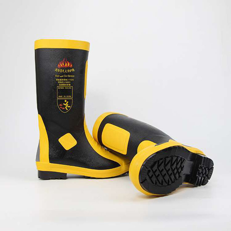 消防灭火防护靴 17款防穿刺钢板靴 阻燃隔热耐电压防滑消防靴