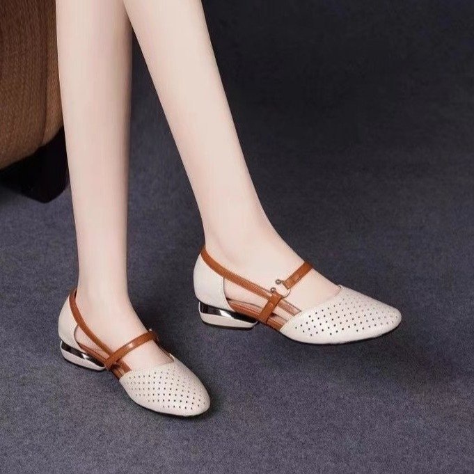 Baotou sandalias para mujeres 2026 verano nuevos zapatos de madres tacones redondos suaves antideslizantes huecos ventilados sandalias retrógradas