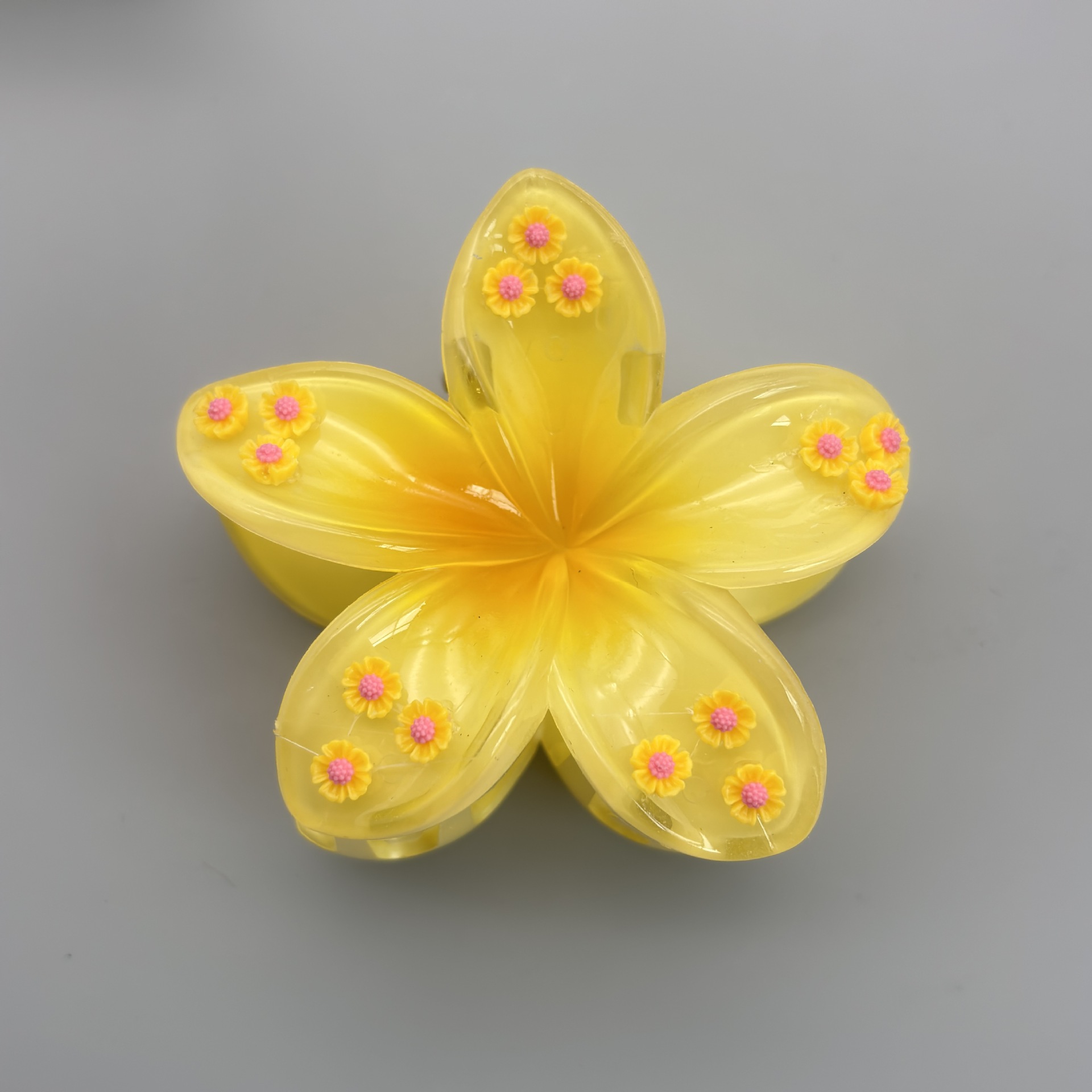 Pinza de pelo acrílica con flor de plumeria para mujer, accesorio de alta gama, pinza de tiburón, pinza de pelo cruzada para el verano.