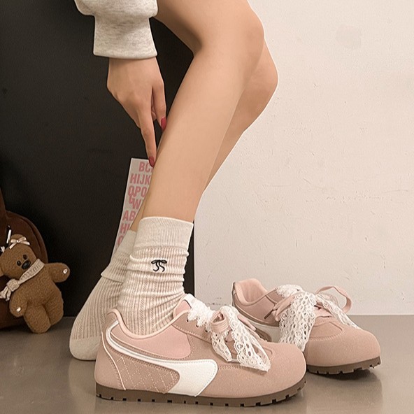 2025 nuevas zapatillas de encaje para mujer verano casual de fondo fino ballet nicho retro rojo clásico coche de carreras zapatos de entrenamiento alemán