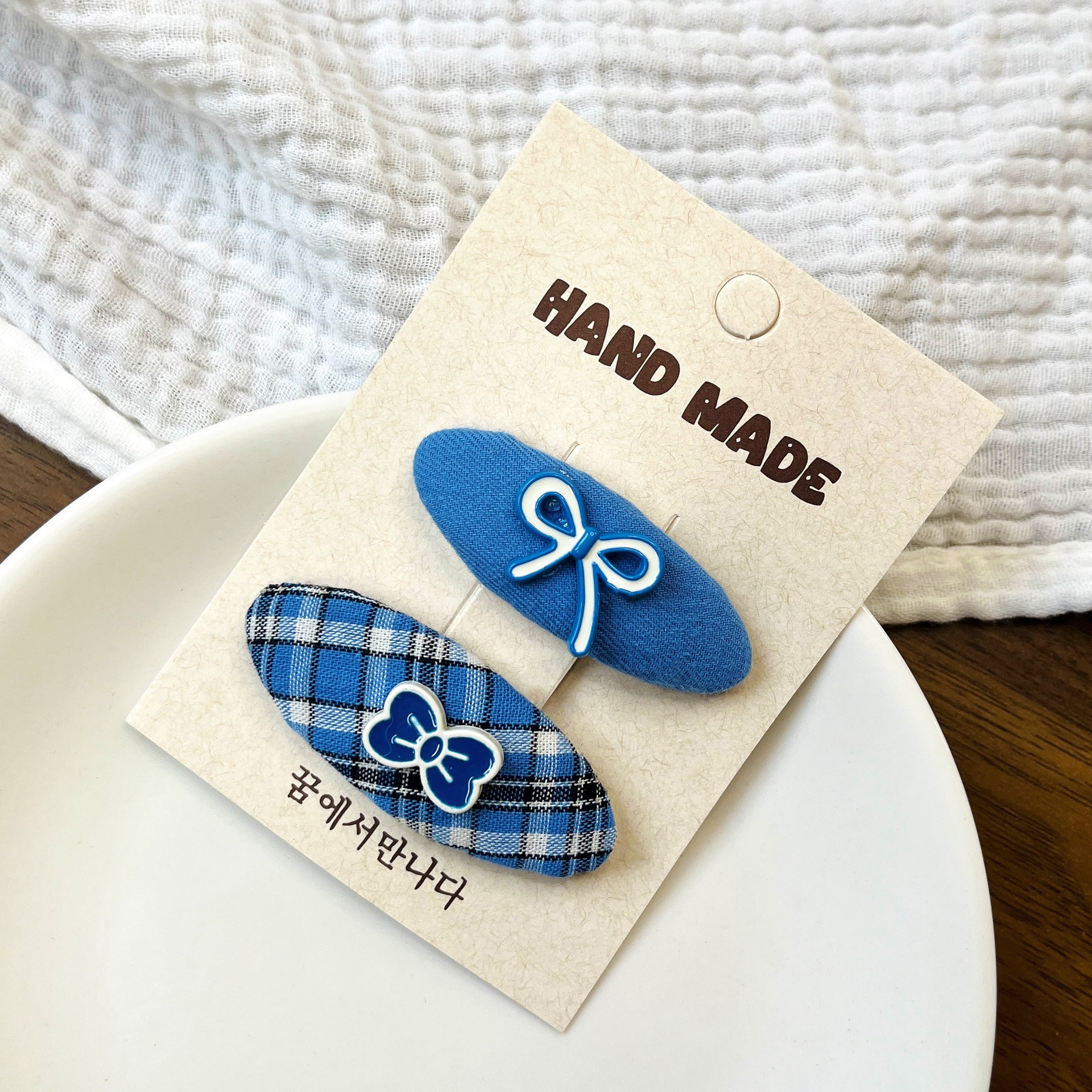 Mariposas azules con placas
