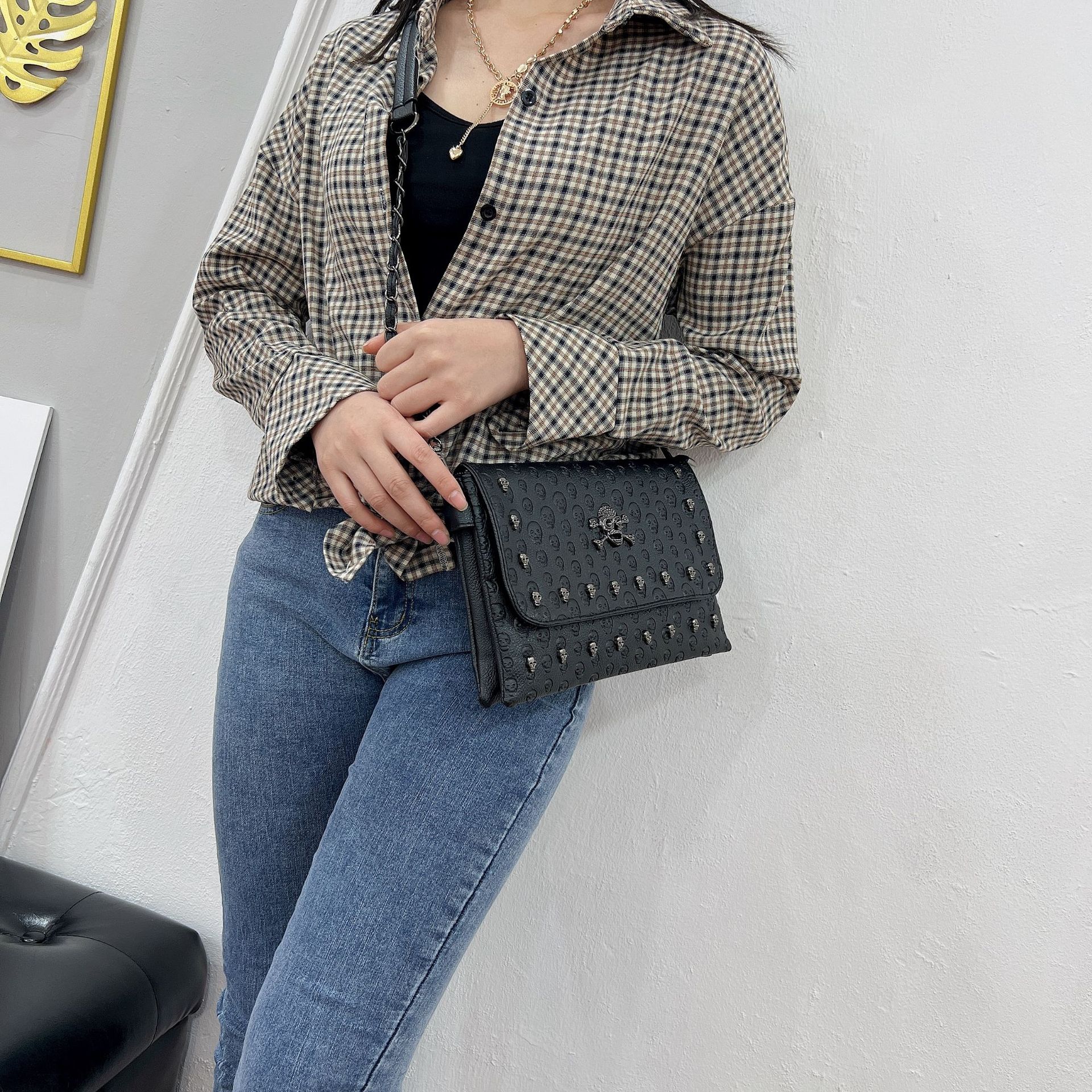 复古包广州女包铆钉骷髅头链条单肩包斜跨小方包黑色欧美小方包包