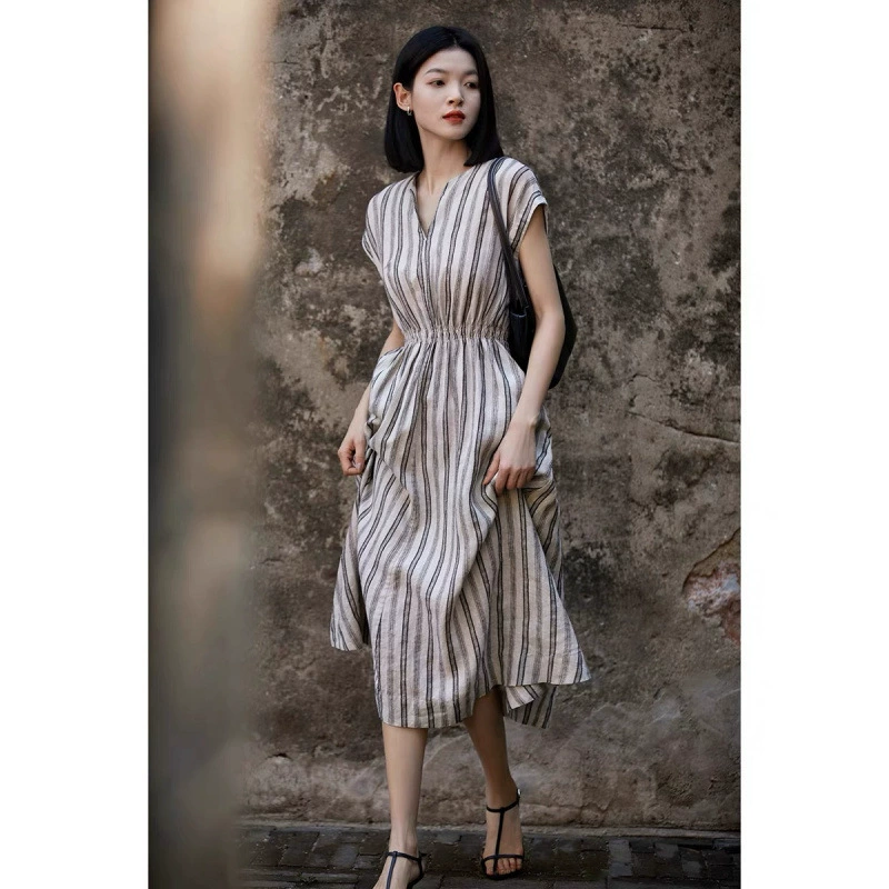2025 новое летнее повседневное рабочее платье для женщин премиум-класса, легкое и удобное, в стиле отдыха, с полосками в сосново-сером цвете