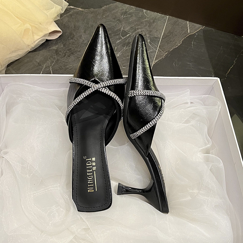 2025 nuevo tipo de verano con zapatillas de tacones delgados de tacones altos para mujeres con punta de cabeza de bolsillo de media zapatillas con diamante