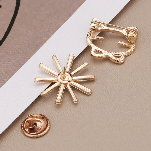 Wholesale anti-exposure buckle brooch, high-end bow, snowflake pin, small fragrance style decorative metal jewelry for clothing neckline
