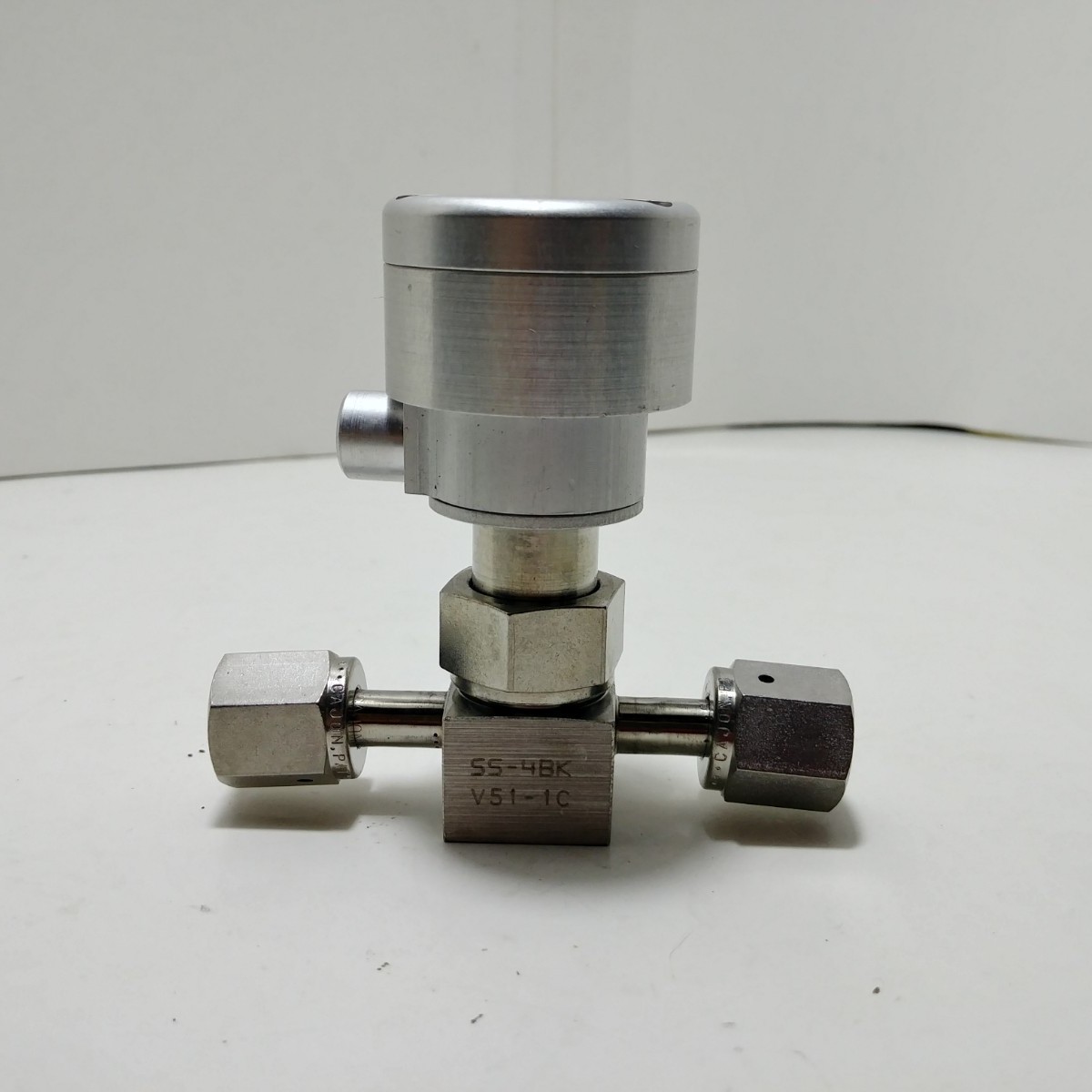 世伟洛克 Nupro SS-4BK 气动阀