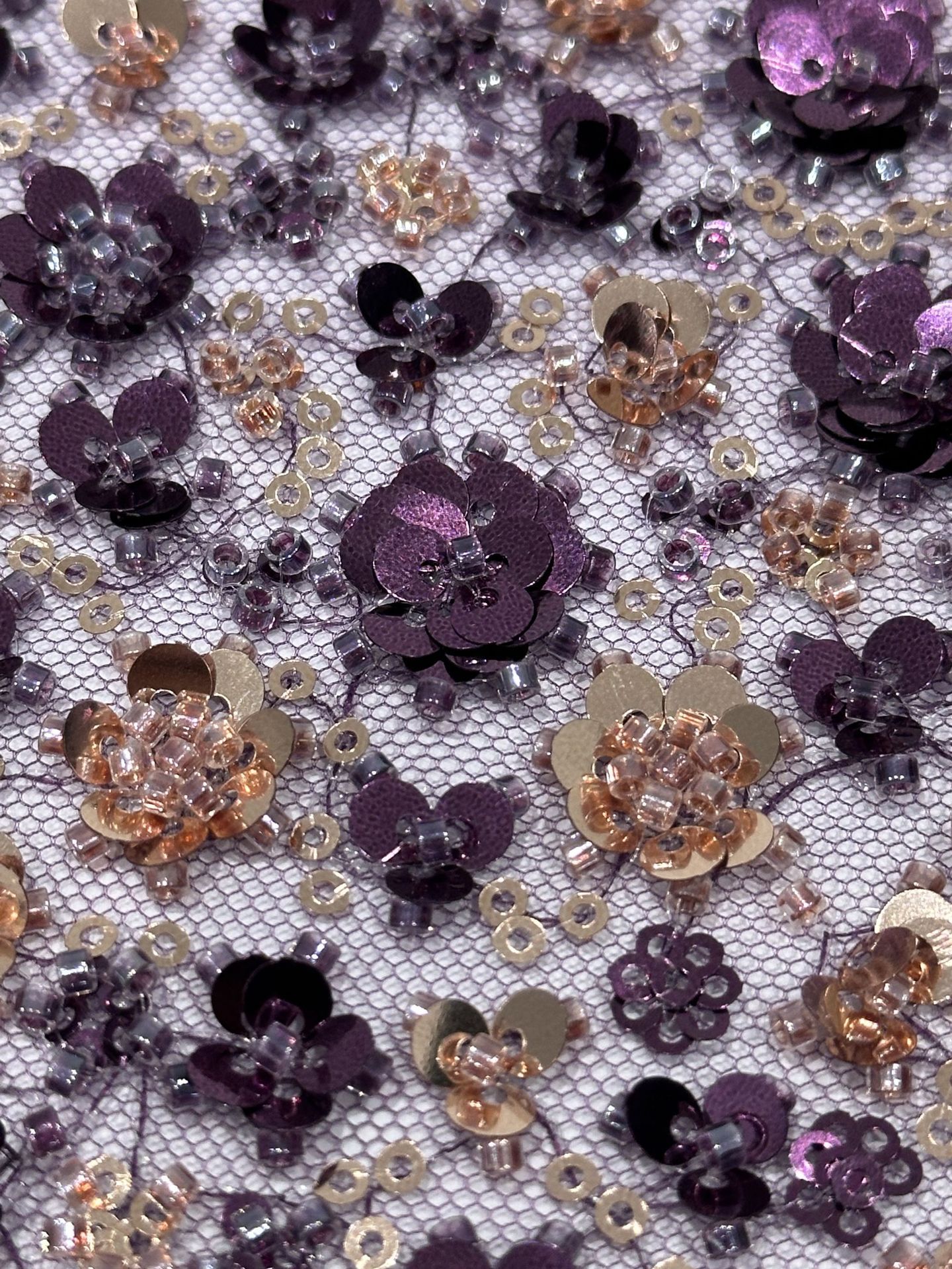 Fábrica de stock de doble color sequinilla pequeña flor de ciruela cuentas bordada tela de encaje vestido de boda moda sequinilla tela bordada