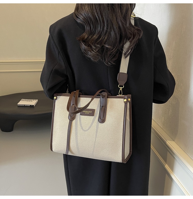 A new 2024 popular and versatile crossbody bag for women's commuting, a stylish tote bag undefined