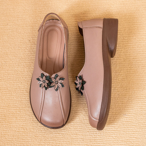 Comfortable and soft shoes for the elderly, women's genuine leather retro ethnic style leather shoes, middle-aged and elderly mother's shoes, soft soles and non-slip shoes