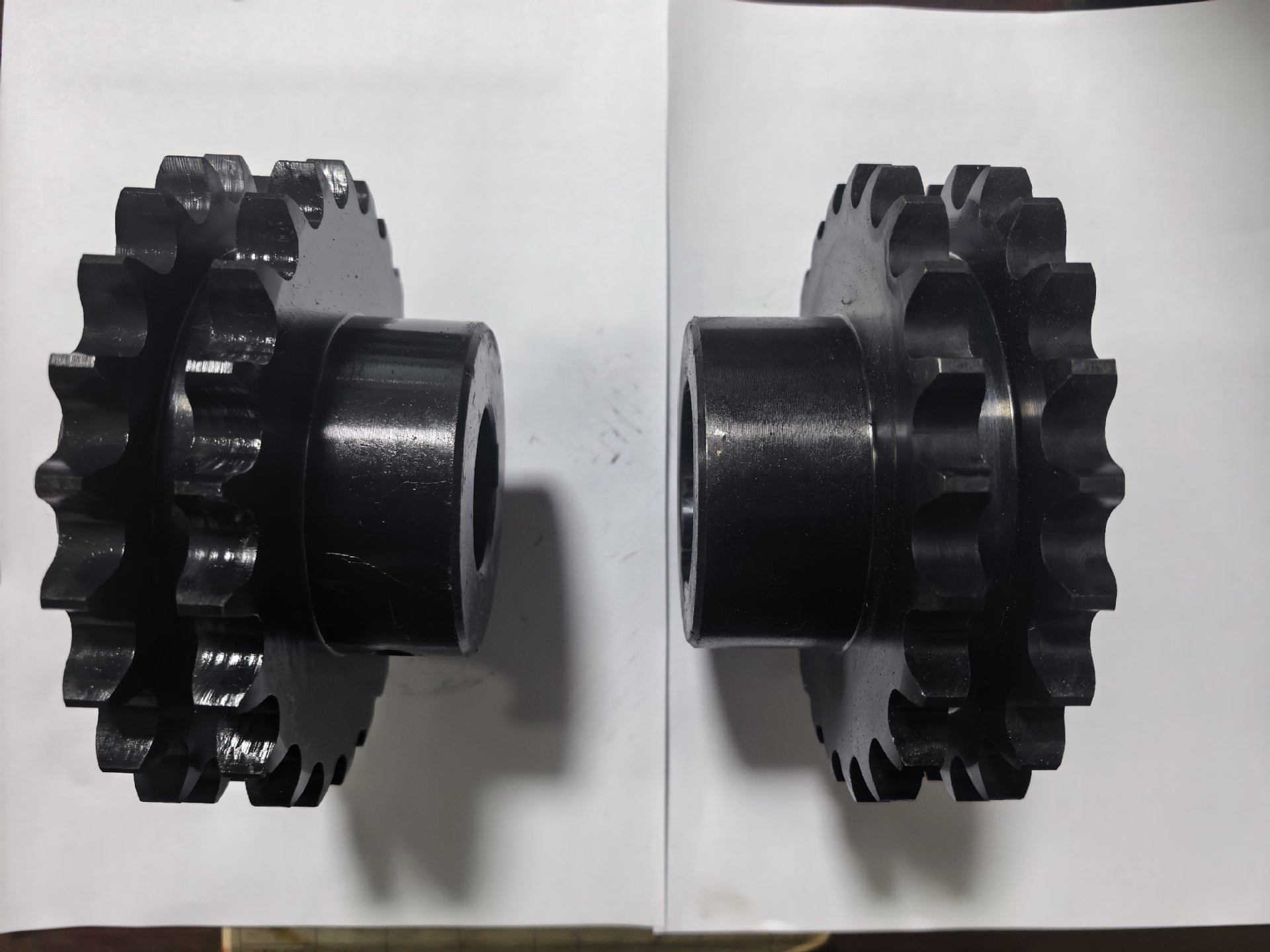 Sprocket manufacturer has a large stock of 45 steel A3 high-precision finished hole sprockets in various specifications, high-frequency hardened and blackened