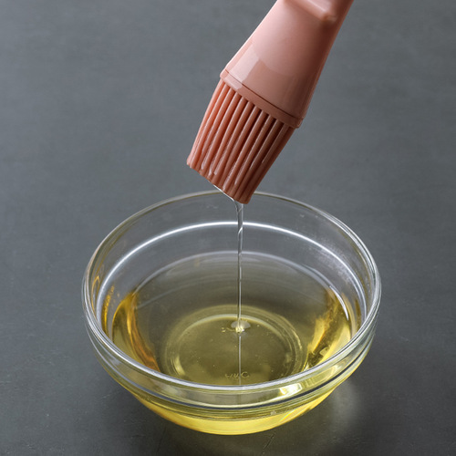 Extended oil brush kitchen pancake brush household high temperature resistant non-shedding silicone barbecue edible baked food brush