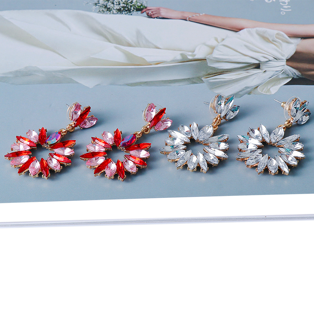 Fashion White Alloy Geometric Diamond Flower Stud Earrings