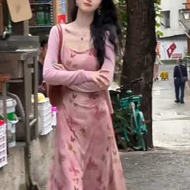 碎花吊带连衣裙女春秋季新款收腰显瘦设计感小个子外搭开衫两件套
