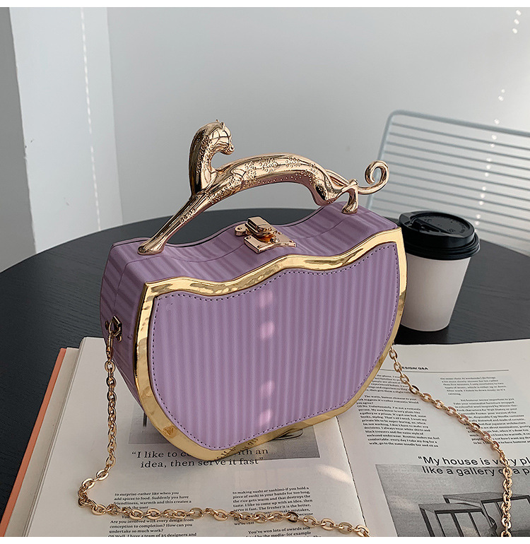 Women's Medium Pu Leather Animal Solid Color Streetwear Lock Clasp Handbag Crossbody Bag display picture 4