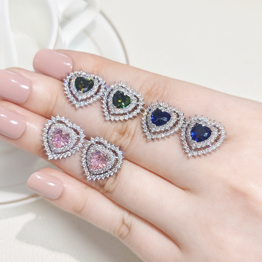 6g Weight Copper Ear Needle Material Zircon Inlay Material Ear Studs Classification 1 Pair Quantity Daily Occasion Copper Material Heart Shape Pattern Women's Gender Inlay Design Elegant, Shiny Style 1 Pair Elegant Shiny Heart Shape Inlay Copper Zircon Ear Studs 无