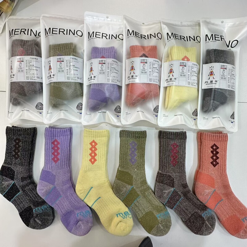 Merino Wool Socks Winter Towel Thickened Warm Socks Mountaineering Skiing Outdoor Hiking Mid-Calf Socks Wholesale