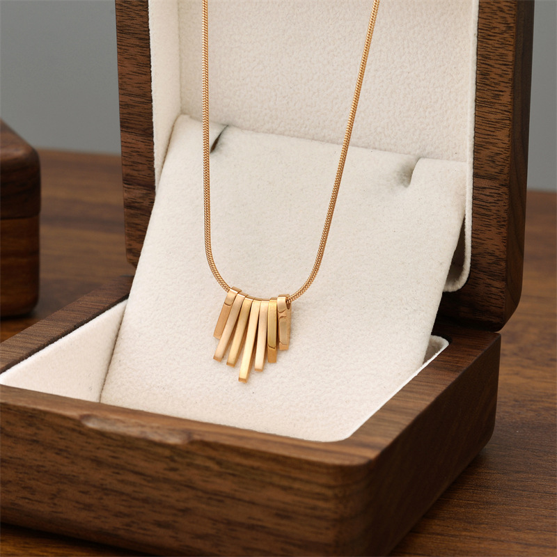 Collar de acero de titanio nuevo transfronterizo, joyería femenina, personalidad de moda, venta caliente simple, joyería de cadena de clavícula femenina, collar creativo image 133