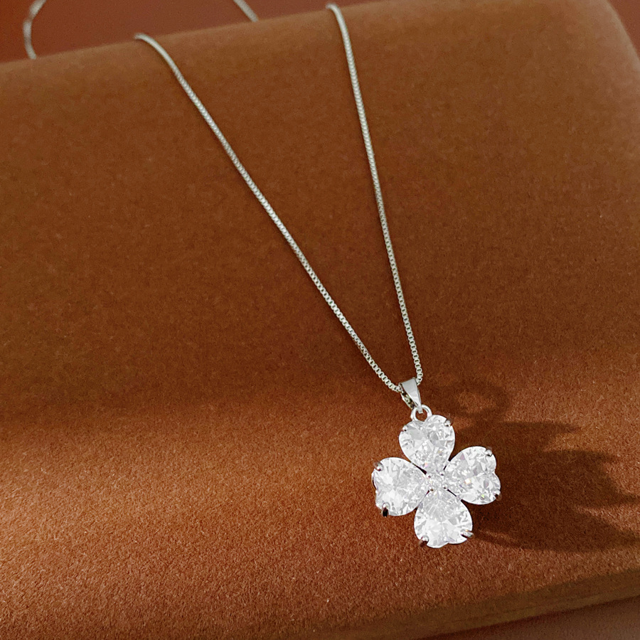 Viento frío personalidad flor de amor collar de piedra tierna lujo ligero estilo alto conjunto de joyería de nicho universal