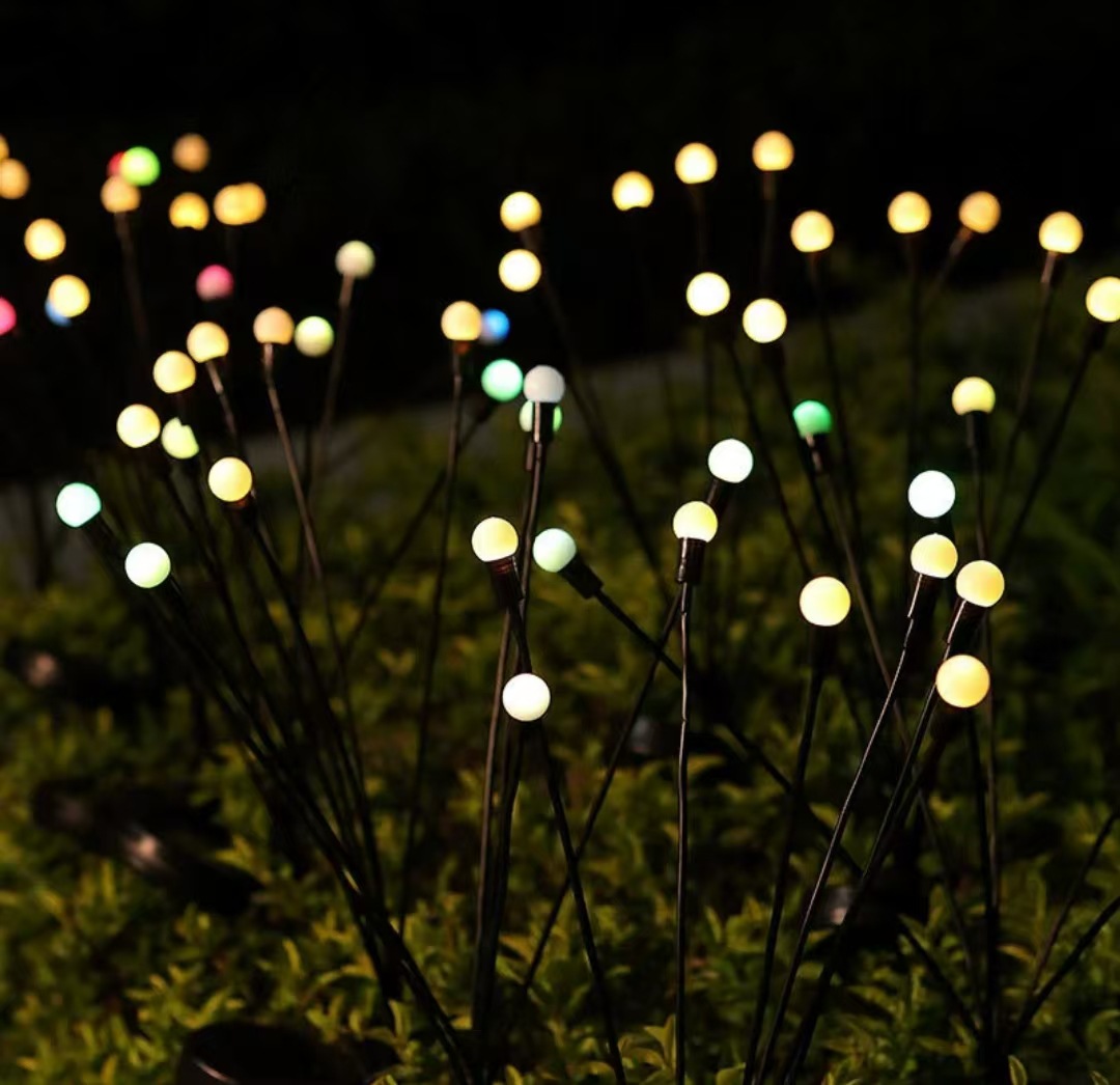 Decoración de la atmósfera de vacaciones girasoles, césped al aire libre, césped de trigo, jardín, lámpara de flores, estilo de enchufe