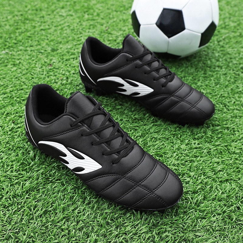 Nuevos zapatos de fútbol antideslizantes de clavos largos transfronterizos para adultos, niños y niñas, zapatos de entrenamiento de fútbol de clavos cortos.