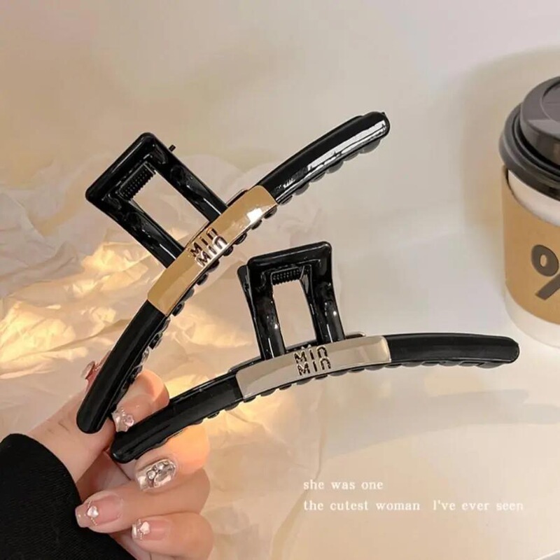 Elegant and sophisticated letter-shaped hair clip for women, perfect for creating a bun at the back of the head; large shark clip for thick hair; hair accessory Elegant and sophisticated letter-shaped hair clip for women, perfect for creating a bun at the back of the head; large shark clip for thick hair; hair accessory