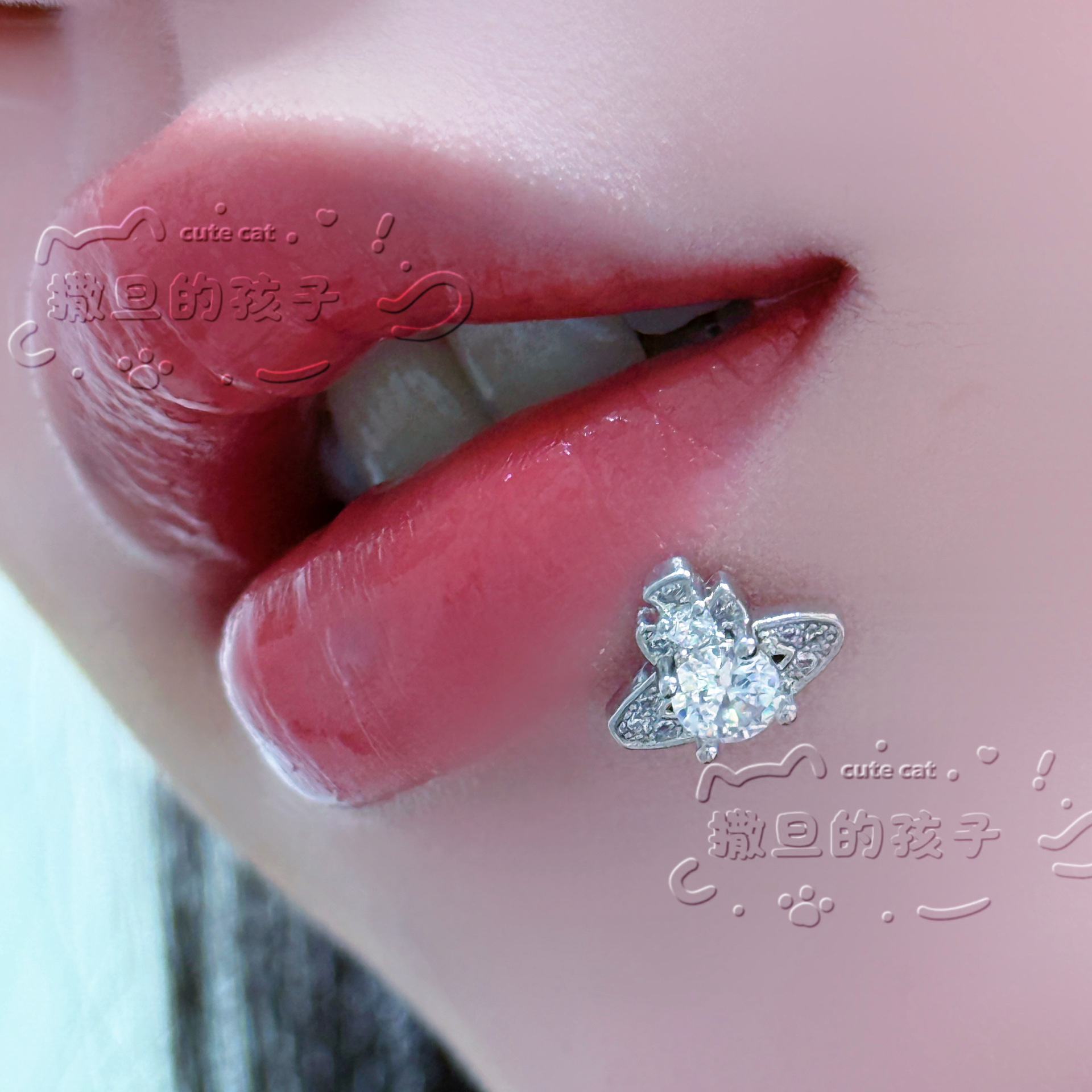 16G labret stud size and finish detail