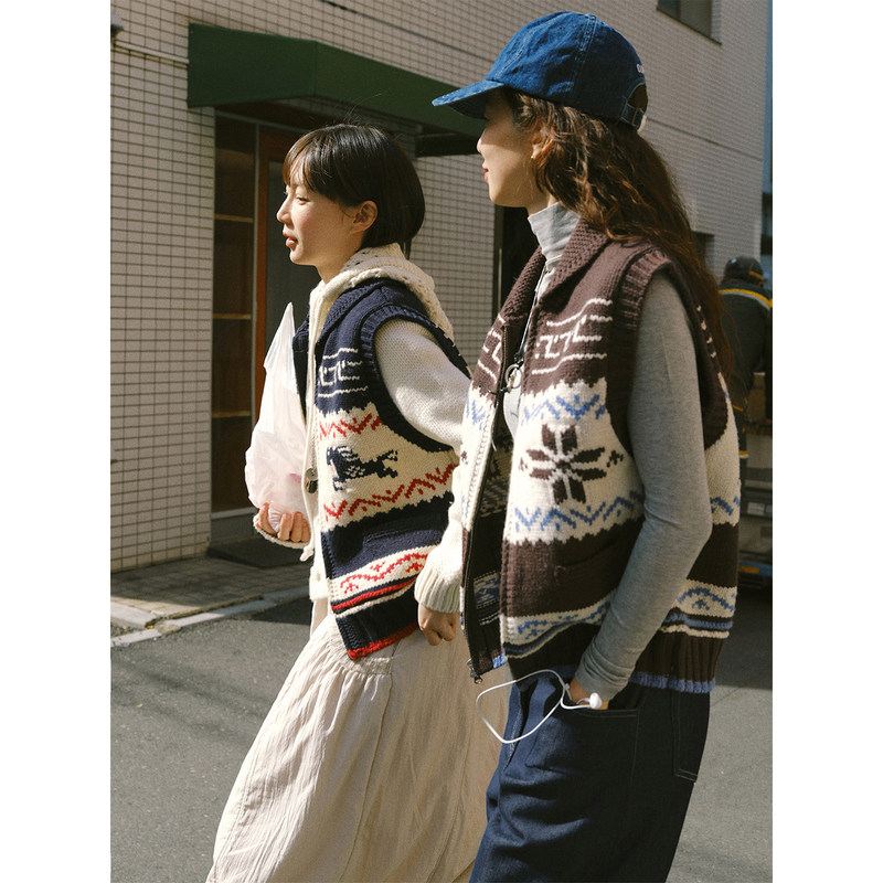 Retro Jacquard Fair Isle Knit Sleeveless Cardigan Vest for Women, Slimming Sweater Vest for Fall and Winter Layering Retro Jacquard Fair Isle Knit Sleeveless Cardigan Vest for Women, Slimming Sweater Vest for Fall and Winter Layering