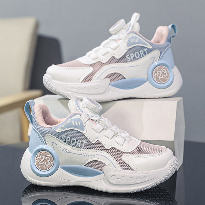 Calzado deportivo para niñas 2025 verano nuevo estilo zapatos de baloncesto transpirables de malla para niños zapatos para correr con botones giratorios para niños grandes