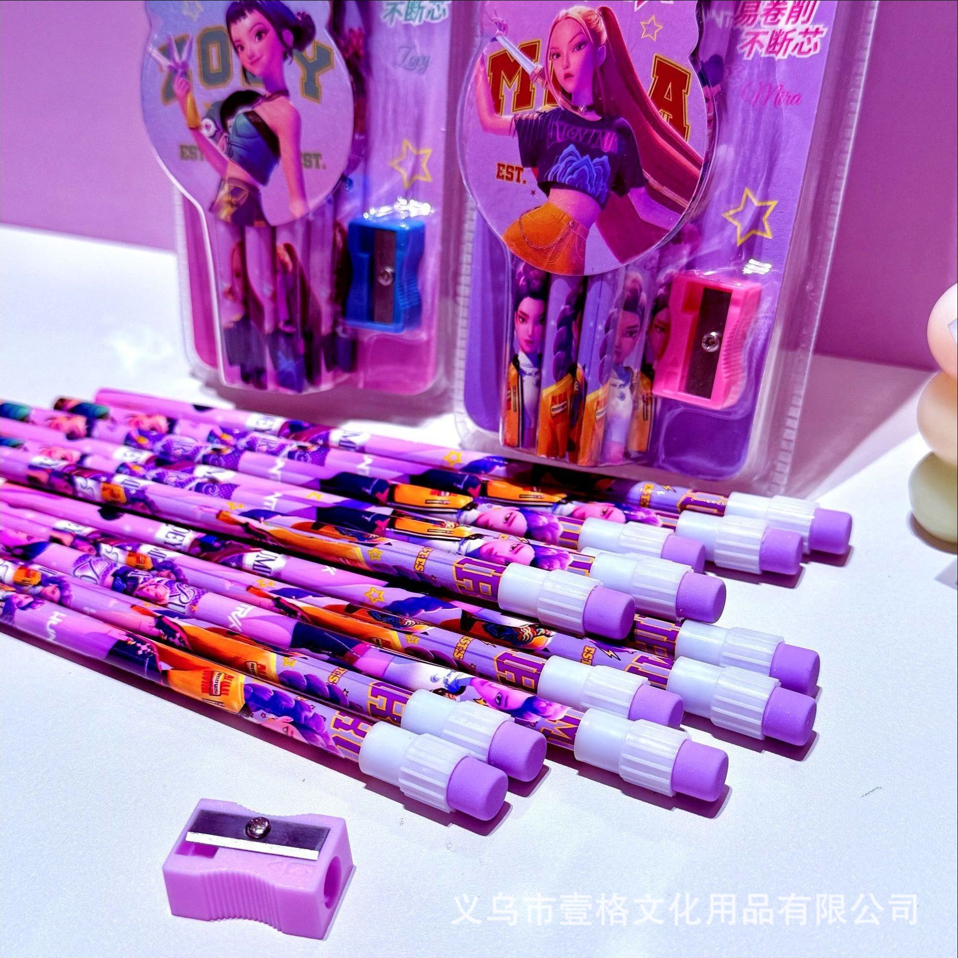 Caza de brujas gran cabeza de cuero juego de lápiz dibujos animados lindos K-POP varilla de madera de plomo continuo enrollamiento de lápiz para estudiantes