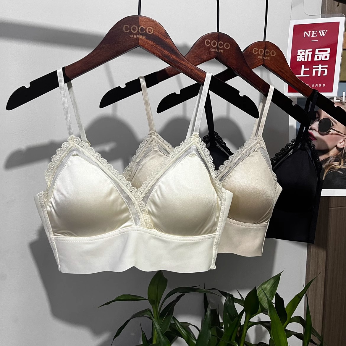 French lace beautiful back fixed cup underwear female sexy beautiful back integrated cup gathered with no steel ring wrap chest strap underwear