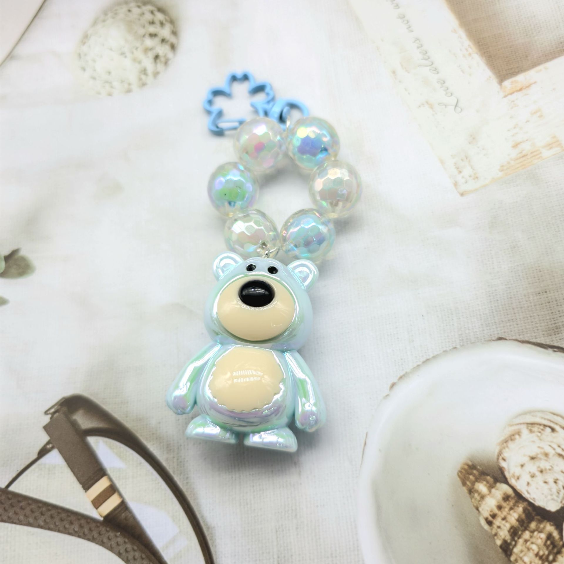 2023 nuevo llavero de cadena de cuentas redondas colgante de oso Cadena de teléfono móvil colorido fresco perla accesorios de color sólido auricular