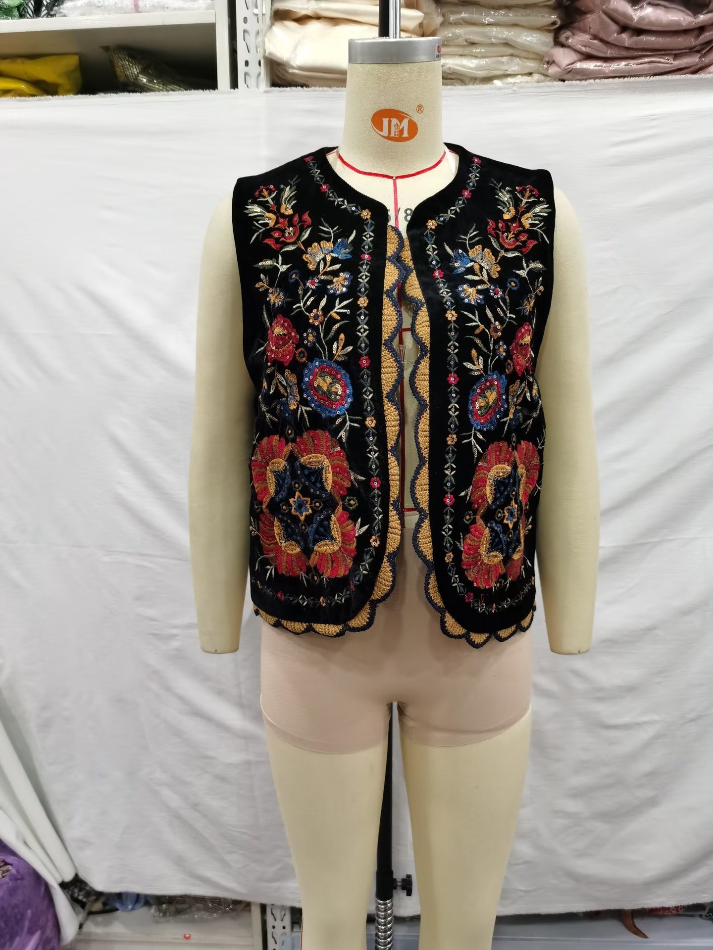 Women's Vintage Style Ethnic Style Geometric Embroidery Placket Vest Vest display picture 1