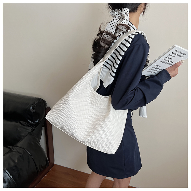 Casual design, stylish, large-capacity single-shoulder 2025, fashionable and trendy woven commuting, simple and retro tote underarm bag undefined
