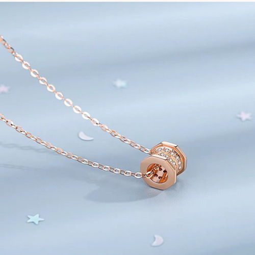 Simple and Versatile Small Waist Wheel Necklace, Stainless Steel Necklace with Fashion Micro-Set Diamond Pendant