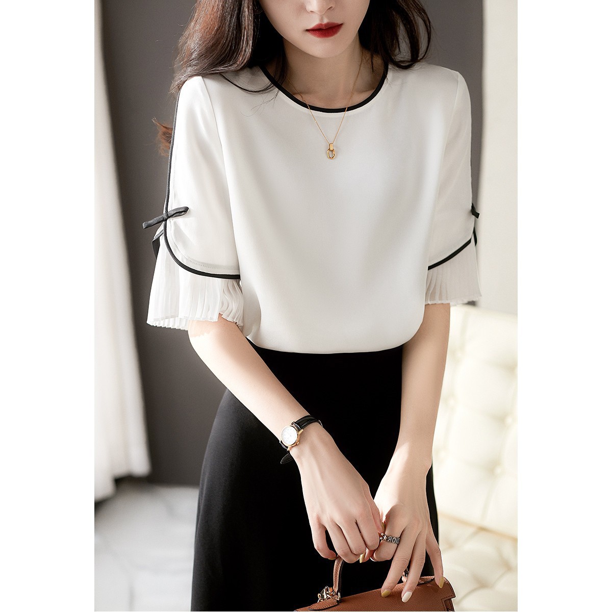Retro shiffon summer design T-shirt with a round collar