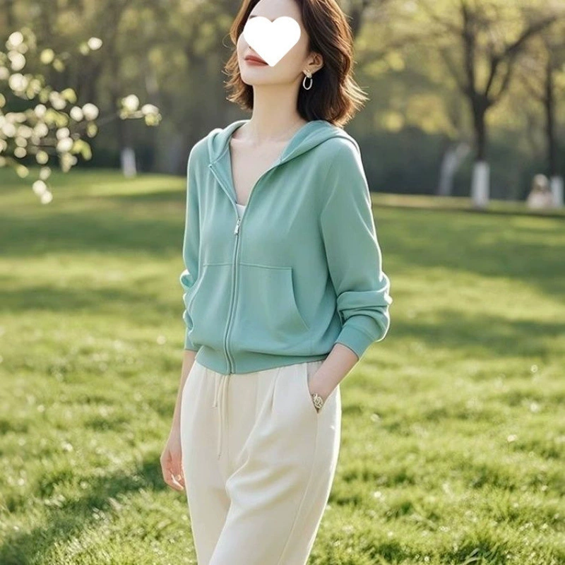Новая весна 2025 года — это супер красивая, уникальная и красивая мятно-зеленая толстовка на молнии с капюшоном для женщин ранней весной.