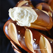 咸味德国碱水面包普雷结精低代餐手工碱水全麦面包厂一件批发