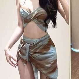 新款分体式泳装三件套钢托性感纯欲风挂脖海边沙滩显瘦修身比基尼