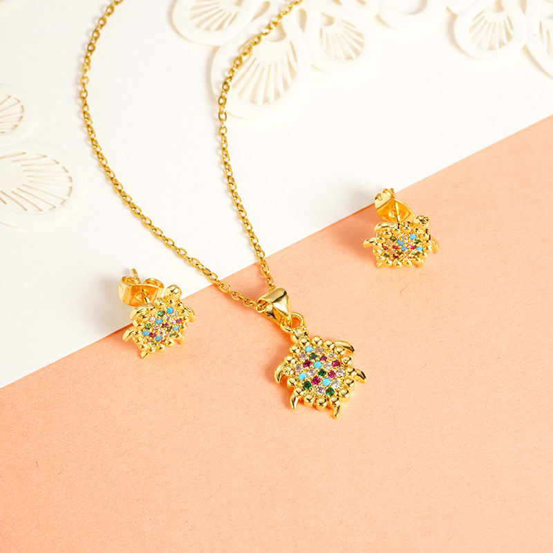 Temperamento de oro de arena vietnamita, lujo ligero, micro incrustaciones de diamantes, exquisito collar de tortuga, pendientes, joyería de moda femenina al por mayor