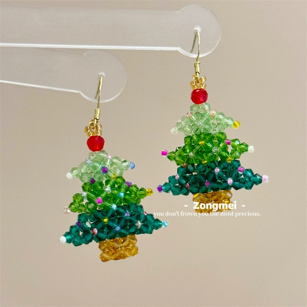 37: Christmas tree gold ear hooks