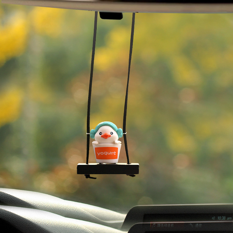 Linda muñeca de pato amarillo colgante de coche espejo retrovisor interior colgante rojo neto decoración creativa del coche