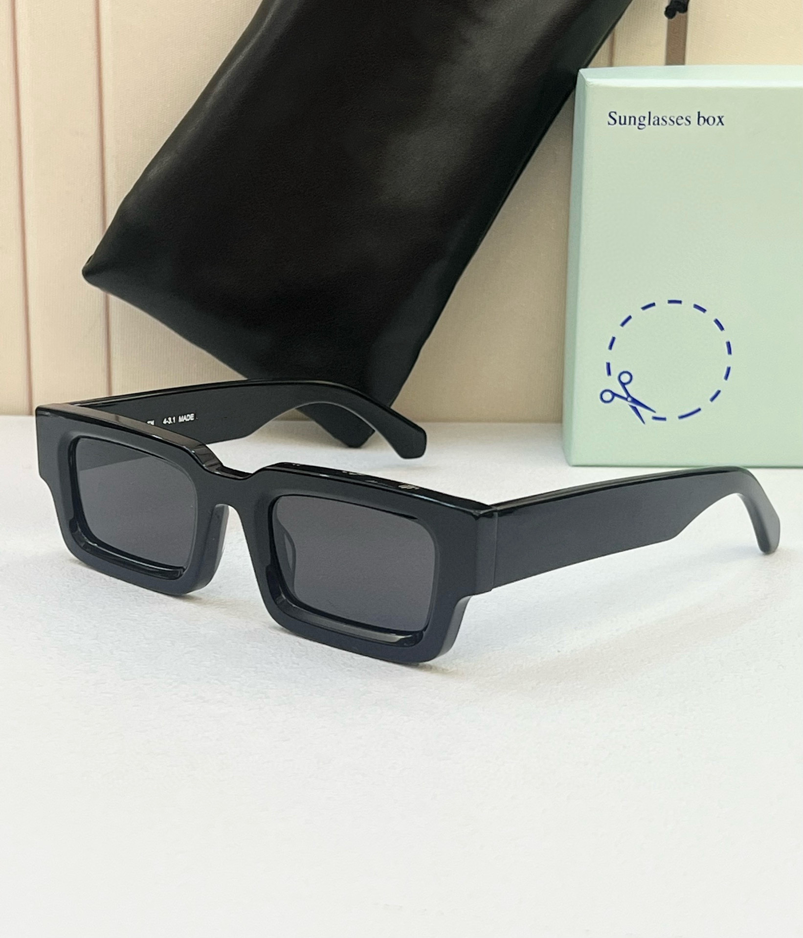 black frame gray sheet